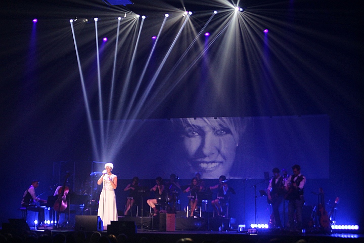 Dana Winner "Puur" @ Ethias Theater, picture 5, photographed by Heidi Elen - FrontView Magazine
