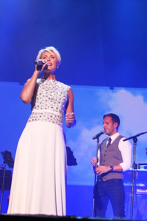 Dana Winner "Puur" @ Ethias Theater, picture 6, photographed by Heidi Elen - FrontView Magazine