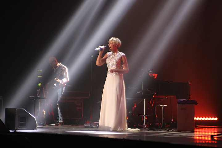 Dana Winner "Puur" @ Ethias Theater, picture 7, photographed by Heidi Elen - FrontView Magazine
