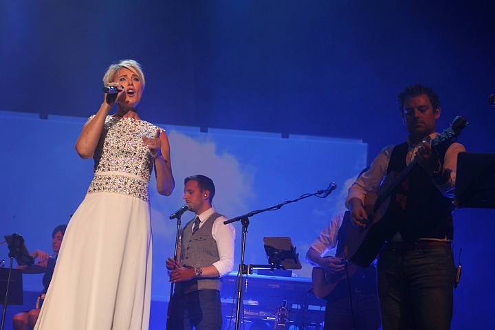 Dana Winner "Puur" @ Ethias Theater, picture 8, photographed by Heidi Elen - FrontView Magazine
