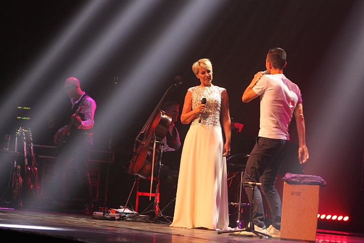 Dana Winner "Puur" @ Ethias Theater, picture 12, photographed by Heidi Elen - FrontView Magazine