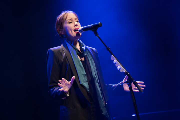 Suzanne Vega @ De Roma, picture 1, photographed by Dorien Goetschalckx - FrontView Magazine