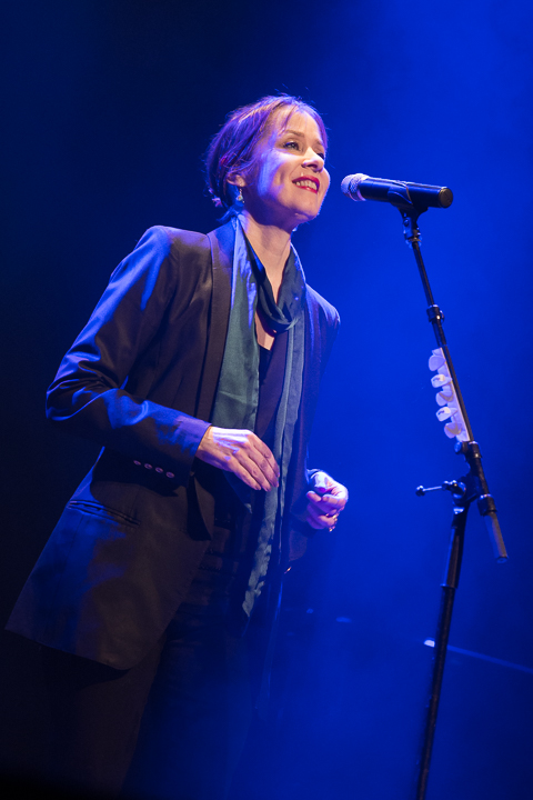 Suzanne Vega @ De Roma, picture 2, photographed by Dorien Goetschalckx - FrontView Magazine