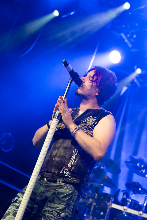 Sonata Arctica @ 013, picture 5, photographed by Dorien Goetschalckx - FrontView Magazine