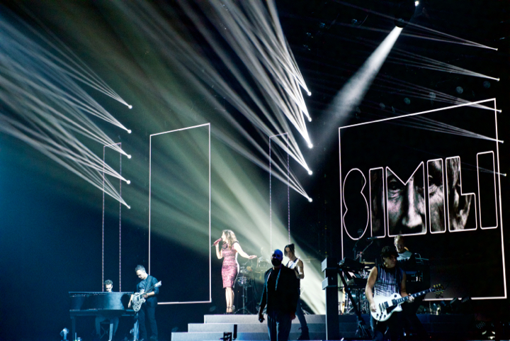 Laura Pausini @ Vorst Nationaal, picture 10, photographed by Bart Baevegems - FrontView Magazine