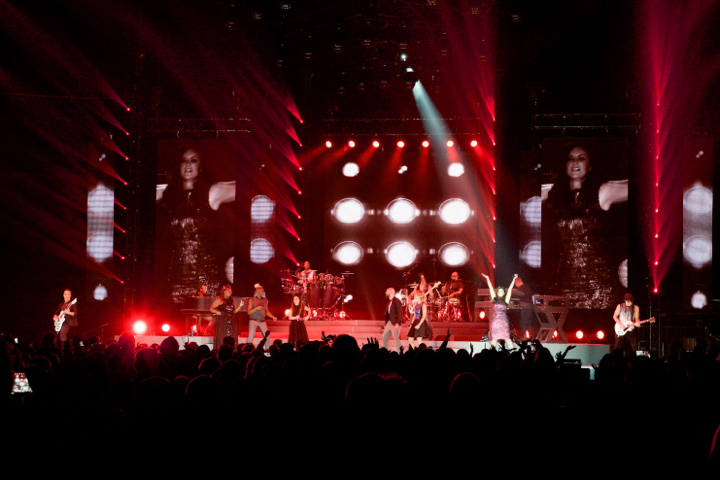 Laura Pausini @ Vorst Nationaal, picture 16, photographed by Bart Baevegems - FrontView Magazine