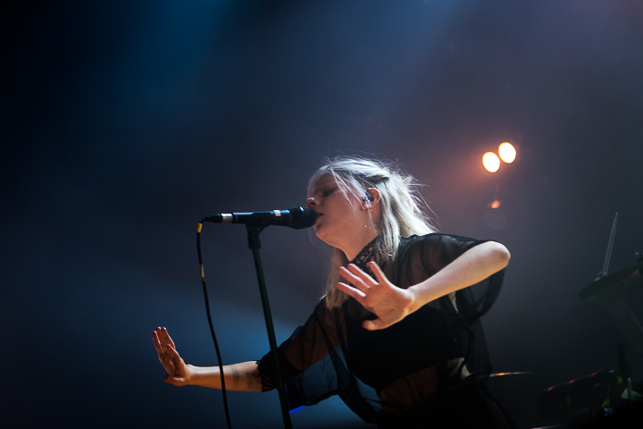 Aurora Le Botanique Brussels, picture 12, photographed by Kris Saelen - FrontView Magazine