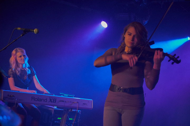 Taylor Davis @ Trix Club, foto 2, foto's door James Van Roosbroeck - FrontView Magazine