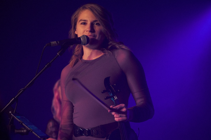 Taylor Davis @ Trix Club, foto 3, foto's door James Van Roosbroeck - FrontView Magazine