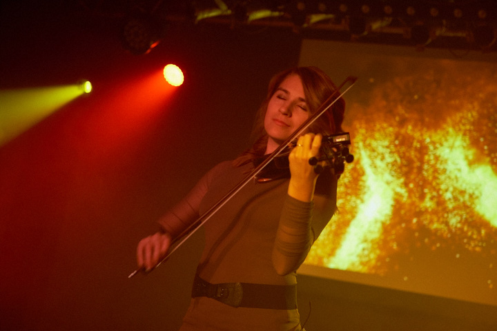Taylor Davis @ Trix Club, foto 5, foto's door James Van Roosbroeck - FrontView Magazine