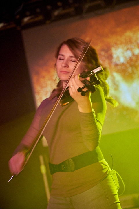 Taylor Davis @ Trix Club, foto 10, foto's door James Van Roosbroeck - FrontView Magazine