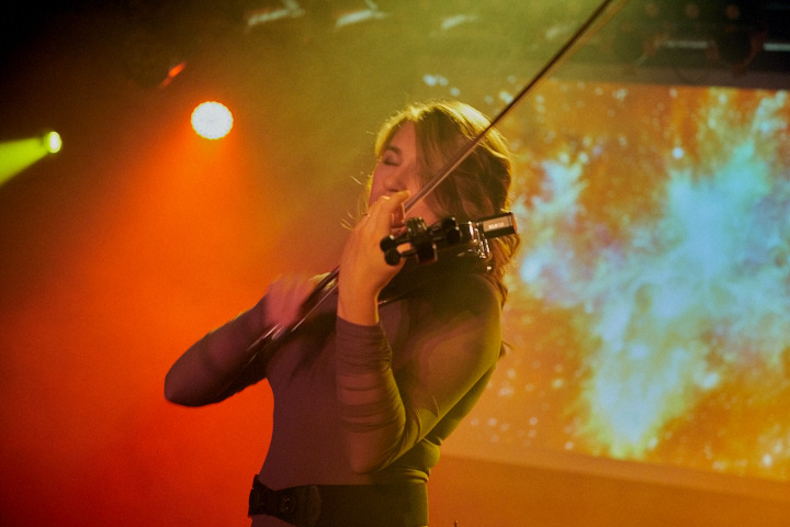 Taylor Davis @ Trix Club, foto 12, foto's door James Van Roosbroeck - FrontView Magazine