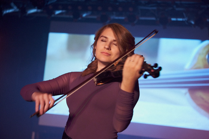 Taylor Davis @ Trix Club, foto 13, foto's door James Van Roosbroeck - FrontView Magazine