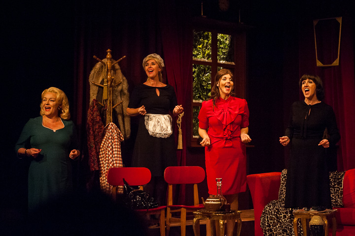 Première 8 vrouwen EWT Theater, foto 13, foto's door Goele Bormans - FrontView Magazine