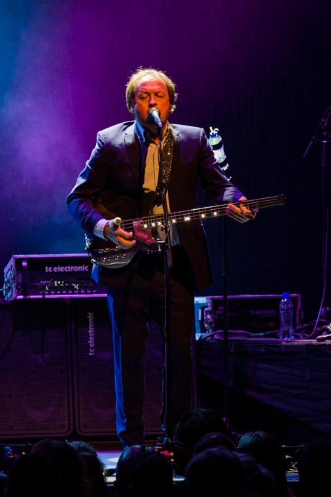 Level 42 @ 013 Tilburg, picture 3, photographed by Dieter  Boone - FrontView Magazine