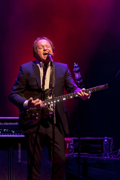Level 42 @ 013 Tilburg, picture 6, photographed by Dieter  Boone - FrontView Magazine