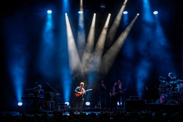 Level 42 @ 013 Tilburg, picture 8, photographed by Dieter  Boone - FrontView Magazine