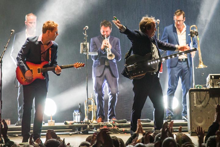 Level 42 @ 013 Tilburg, picture 9, photographed by Dieter  Boone - FrontView Magazine