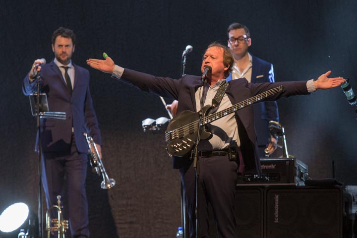 Level 42 @ 013 Tilburg, picture 14, photographed by Dieter  Boone - FrontView Magazine
