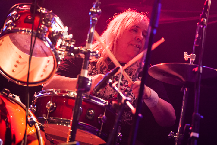 Girlschool @ 013, picture 3, photographed by Dorien Goetschalckx - FrontView Magazine
