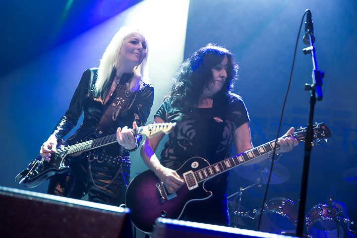 Girlschool @ 013, picture 7, photographed by Dorien Goetschalckx - FrontView Magazine