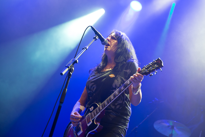 Girlschool @ 013, picture 9, photographed by Dorien Goetschalckx - FrontView Magazine