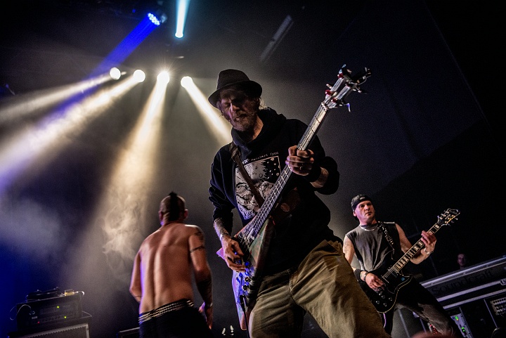 Discharge @ Breaking Barriers Depot Leuven, picture 12, photographed by Luc Luyten - FrontView Magazine
