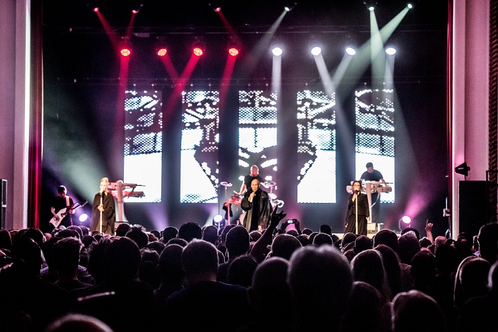 The Human League @ De Roma, picture 34, photographed by Luc Luyten - FrontView Magazine