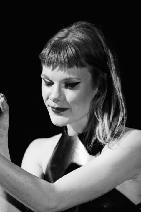 Trixie Whitley, Radio 1 Sessies @ Trix, picture 18, photographed by Bart Baevegems - FrontView Magazine