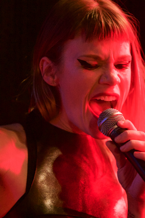 Trixie Whitley, Radio 1 Sessies @ Trix, picture 20, photographed by Bart Baevegems - FrontView Magazine