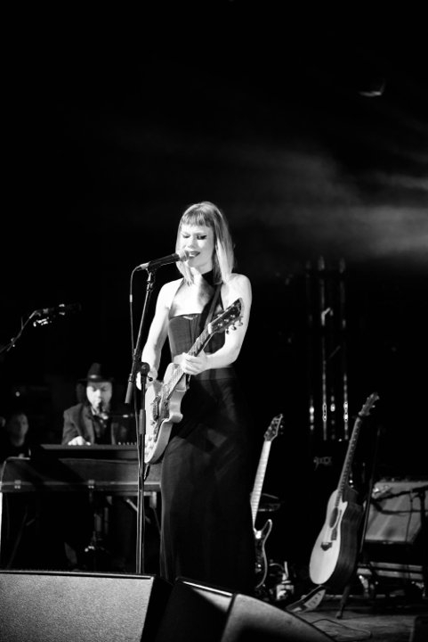 Trixie Whitley, Radio 1 Sessies @ Trix, picture 34, photographed by Bart Baevegems - FrontView Magazine