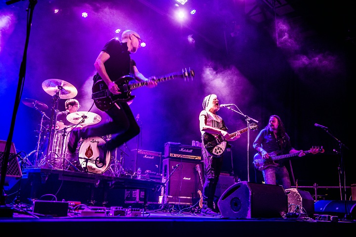 Bettie Serveert @ Klokgebouw Eindhoven, picture 1, photographed by Luc Luyten - FrontView Magazine