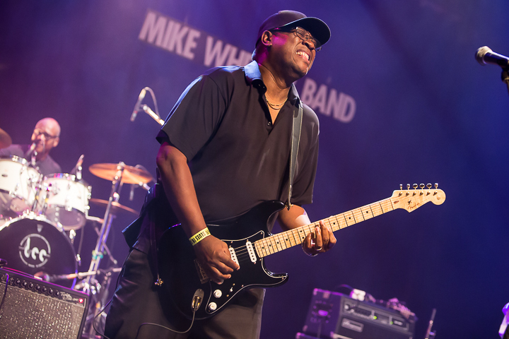 Mike Wheeler Band @ Blues In Schoten, picture 4, photographed by Marc Verdonck - FrontView Magazine