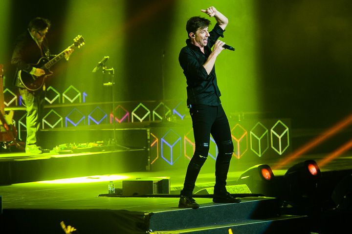 Clouseau danst @ Sportpaleis, picture 44, photographed by Dimitri Vanlommel - FrontView Magazine