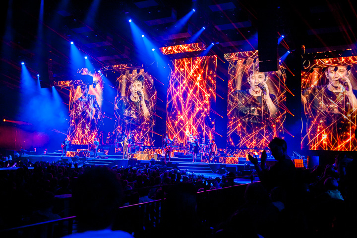 Clouseau danst @ Sportpaleis, picture 59, photographed by Dimitri Vanlommel - FrontView Magazine