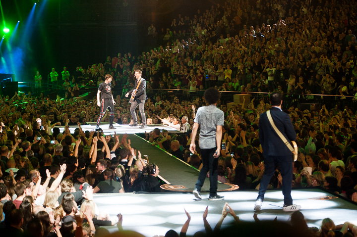 Clouseau danst @ Sportpaleis, picture 69, photographed by Dimitri Vanlommel - FrontView Magazine