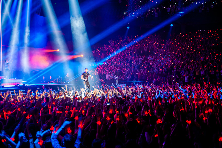 Clouseau danst @ Sportpaleis, picture 101, photographed by Dimitri Vanlommel - FrontView Magazine