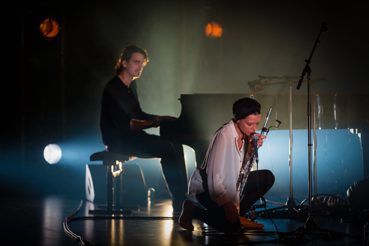 Melanie De Biasio @ C-Mine, picture 4, photographed by Kristof Hayen - FrontView Magazine