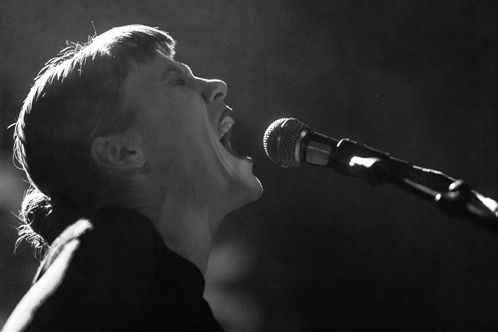 Trixie Whitley @ Het Depot, picture 3, photographed by Jan van Hecke - FrontView Magazine