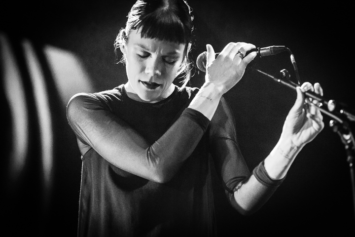 Trixie Whitley @ Het Depot, picture 10, photographed by Jan van Hecke - FrontView Magazine