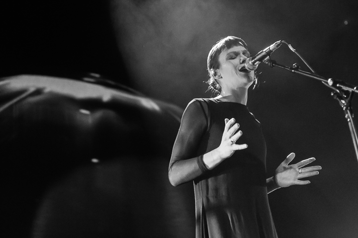 Trixie Whitley @ Het Depot, picture 11, photographed by Jan van Hecke - FrontView Magazine
