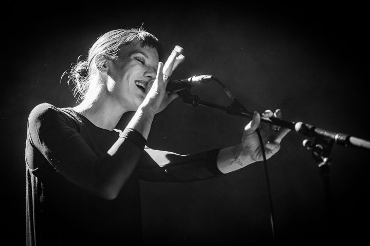 Trixie Whitley @ Het Depot, picture 12, photographed by Jan van Hecke - FrontView Magazine