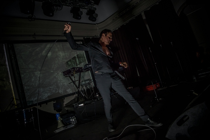 Dive @ Bimfest, foto 3, foto's door Luc Luyten - FrontView Magazine