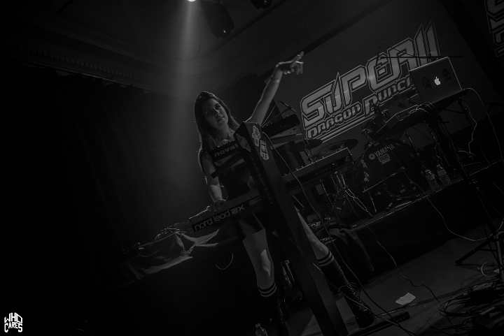 Super Dragon Punch @ Bimfest, picture 9, photographed by Luc Luyten - FrontView Magazine