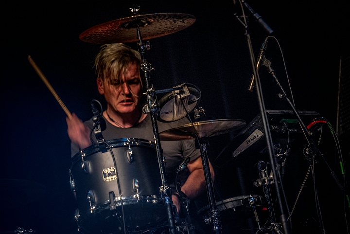 Peter Hook & the Light @ Depot Leuven, picture 7, photographed by Luc Luyten - FrontView Magazine