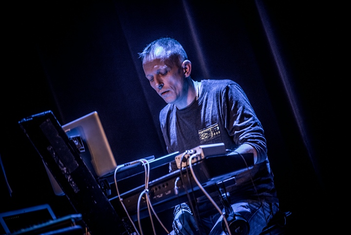 Peter Hook & the Light @ Depot Leuven, picture 15, photographed by Luc Luyten - FrontView Magazine