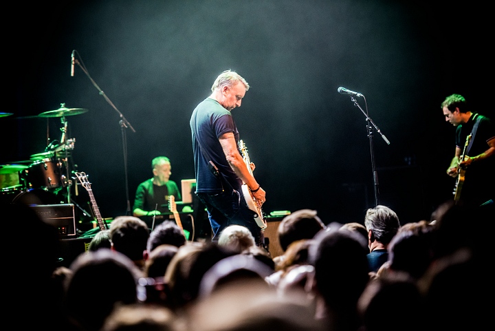 Peter Hook & the Light @ Depot Leuven, picture 16, photographed by Luc Luyten - FrontView Magazine