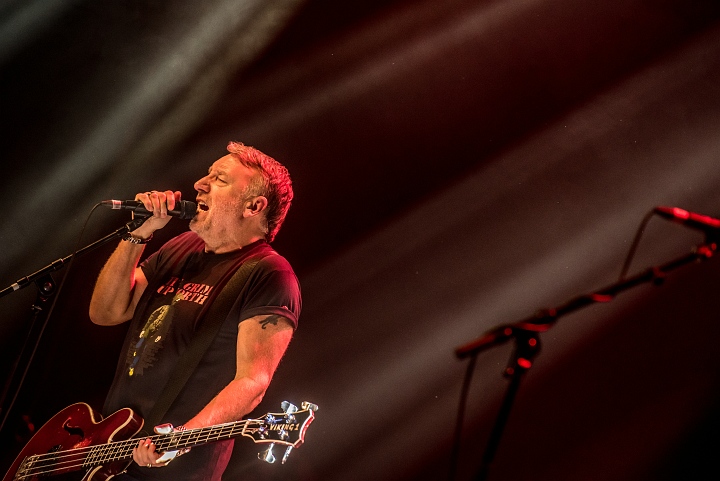 Peter Hook & the Light @ Depot Leuven, picture 27, photographed by Luc Luyten - FrontView Magazine