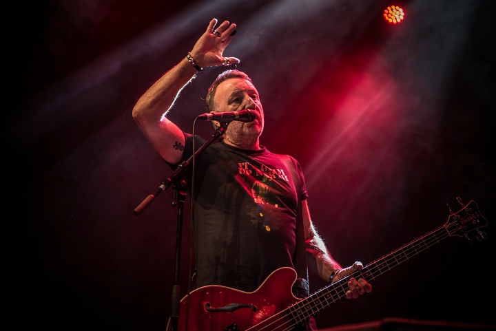 Peter Hook & the Light @ Depot Leuven, picture 37, photographed by Luc Luyten - FrontView Magazine
