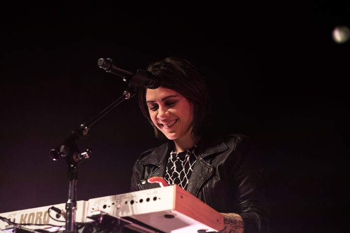Tegan and Sara @ Trix, picture 17, photographed by Dieter  Boone - FrontView Magazine